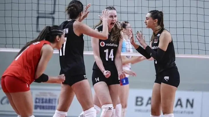 U-20 Voleybol Kadın Milli Takımı Final Biletini Aldı