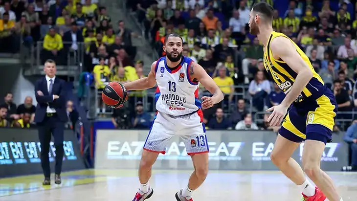 Türk derbisinde galibiyeti Anadolu Efes yaşadı!