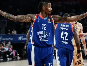 Anadolu Efes’te Clyburn ile ayrılık