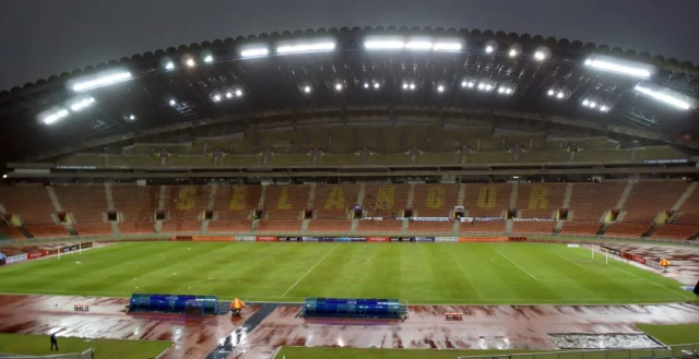 Malezya'nın tarihi Shah Alam stadyumu saniyeler içinde yerle bir edildi