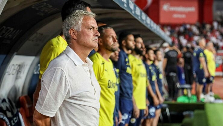 FENERBAHÇE HABERİ: Ömer Üründül’den çarpıcı Mourinho yorumu! ’Kulübede maçı izleme şekli…’