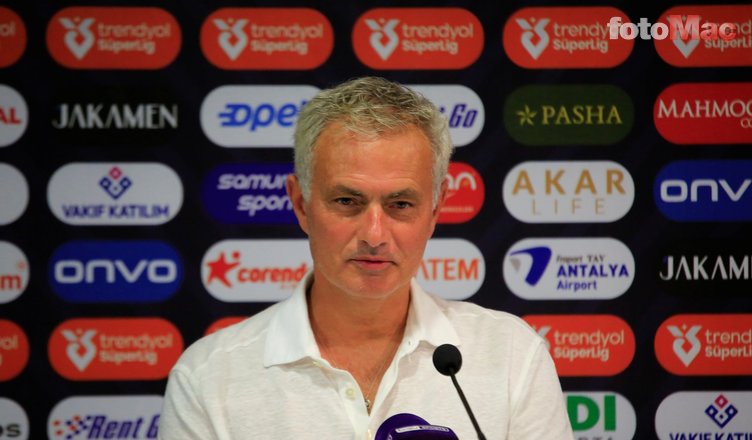 FENERBAHÇE HABERİ: Ömer Üründül'den çarpıcı Mourinho yorumu! "Kulübede maçı izleme şekli..."